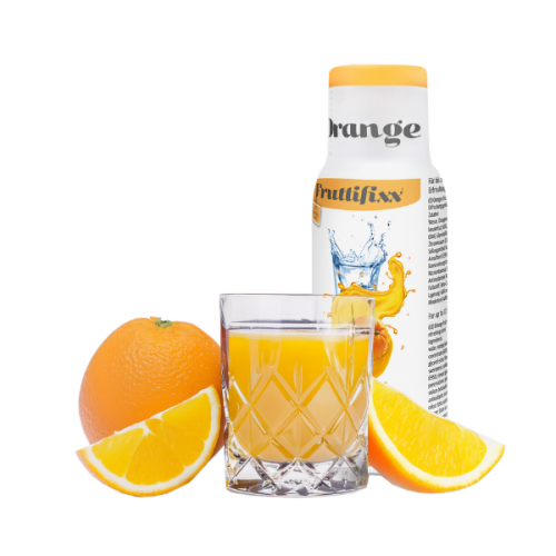 Flasche Sodahome Fruchtfixx Orange Sirup auf weißem Hintergrund. Die Verpackung zeigt eine spritzige Orangengrafik mit einem Wassersplash, kombiniert mit grünen Blättern.